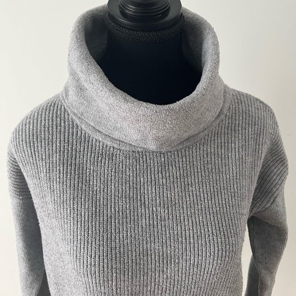 Gray Ribbed knitted turtleneck - Picture 3 of 5